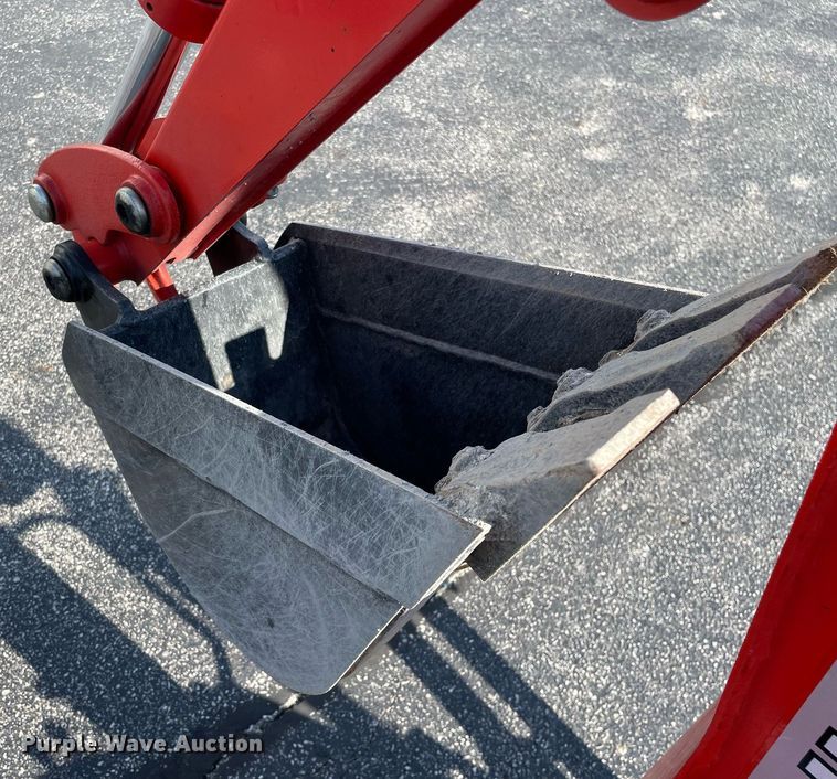 image for item LV9801 2022 Kioti CS25205  MFWD tractor