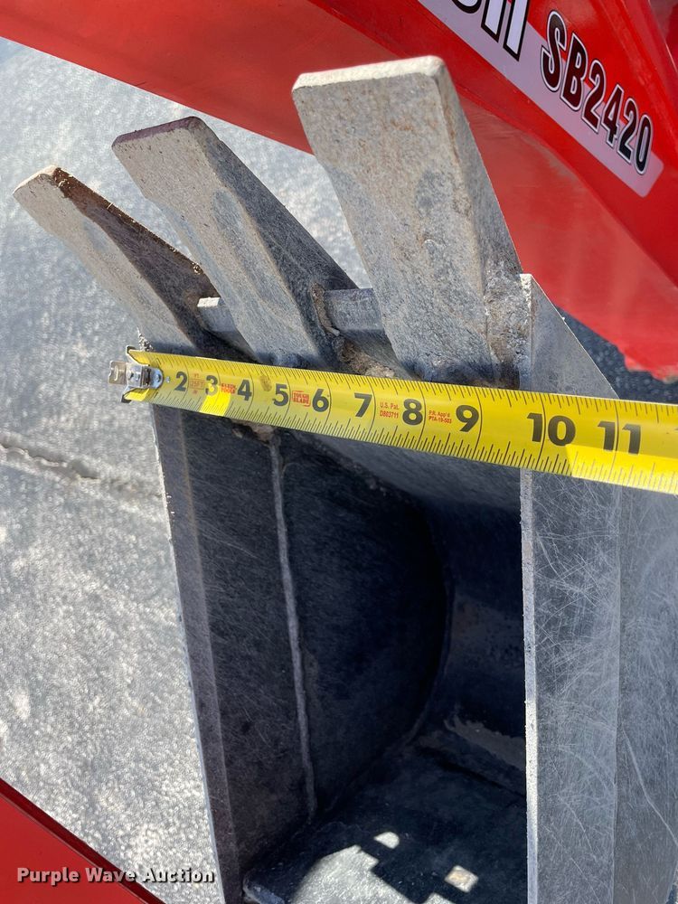 image for item LV9801 2022 Kioti CS25205  MFWD tractor