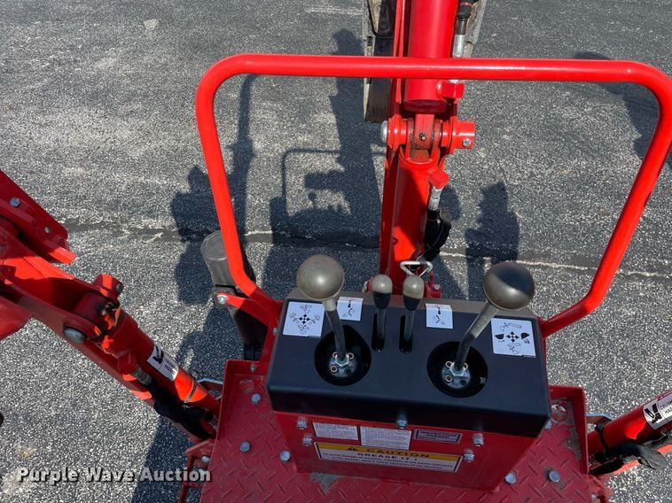 image for item LV9801 2022 Kioti CS25205  MFWD tractor