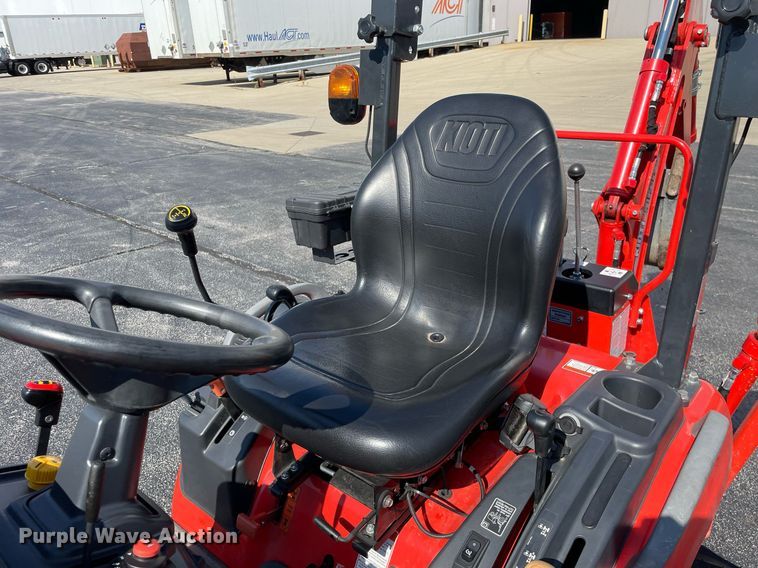 image for item LV9801 2022 Kioti CS25205  MFWD tractor