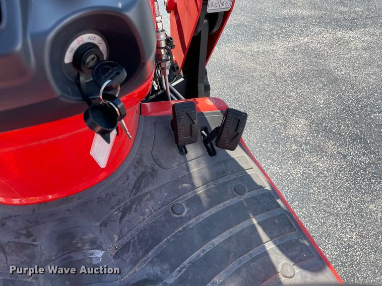 image for item LV9801 2022 Kioti CS25205  MFWD tractor