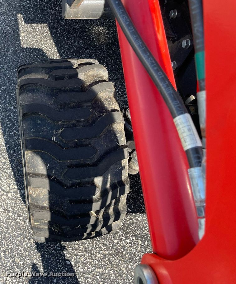 image for item LV9801 2022 Kioti CS25205  MFWD tractor