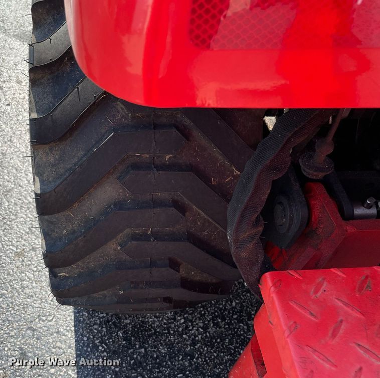 image for item LV9801 2022 Kioti CS25205  MFWD tractor