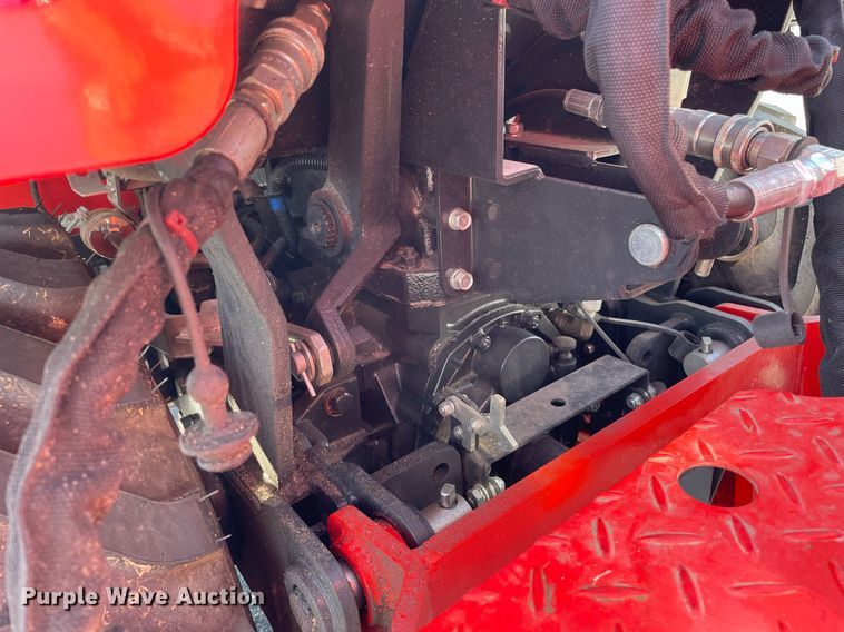 image for item LV9801 2022 Kioti CS25205  MFWD tractor