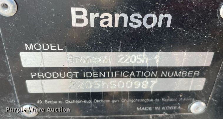 image for item LV9802 2022 Branson 2205H  MFWD tractor