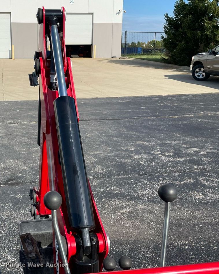 image for item LV9803 2022 Massey Ferguson GC1723  MFWD tractor