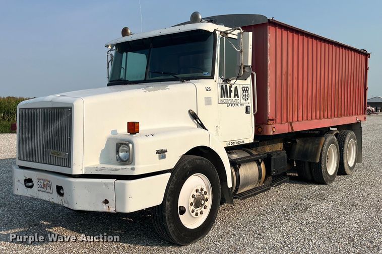 image for item MG9427 1992 White GMC WCM  grain truck