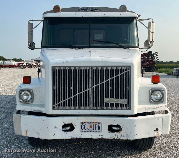 image for item MG9427 1992 White GMC WCM  grain truck