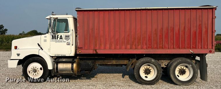 image for item MG9427 1992 White GMC WCM  grain truck