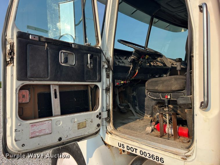 image for item MG9427 1992 White GMC WCM  grain truck