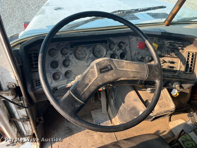 image for item MG9427 1992 White GMC WCM  grain truck