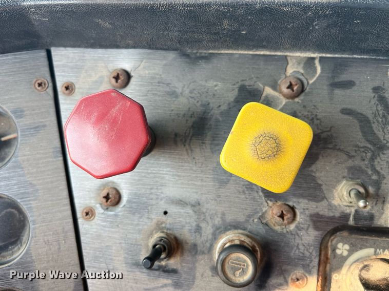 image for item MG9427 1992 White GMC WCM  grain truck