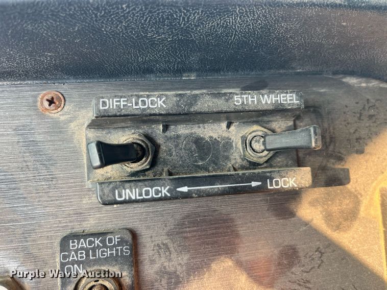 image for item MG9427 1992 White GMC WCM  grain truck