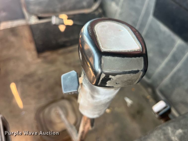 image for item MG9427 1992 White GMC WCM  grain truck