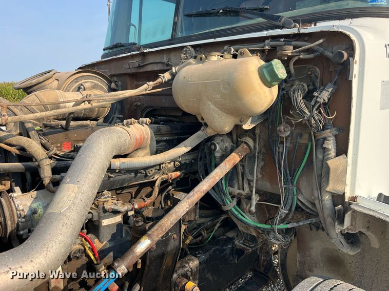 image for item MG9427 1992 White GMC WCM  grain truck