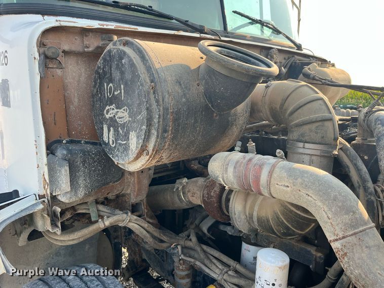 image for item MG9427 1992 White GMC WCM  grain truck