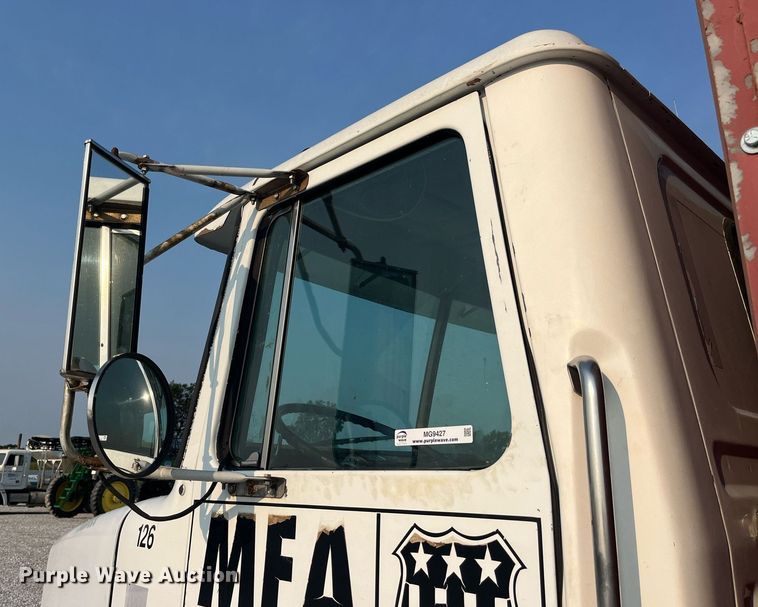 image for item MG9427 1992 White GMC WCM  grain truck