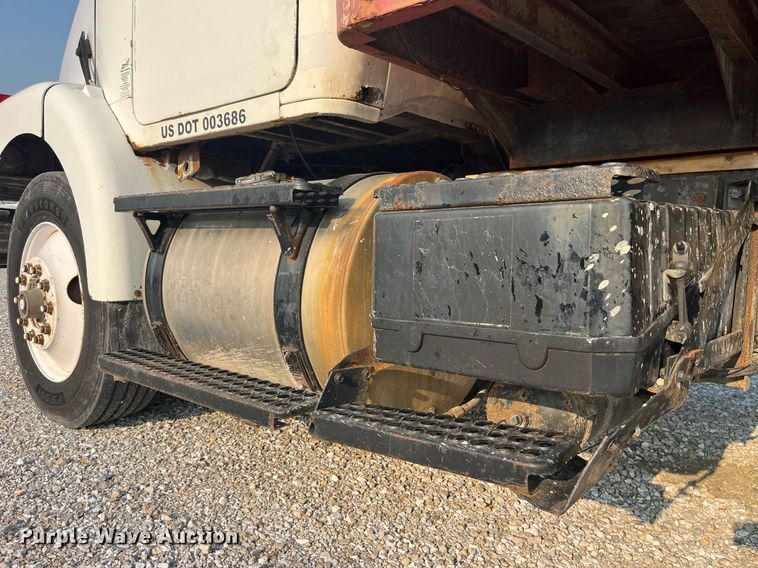 image for item MG9427 1992 White GMC WCM  grain truck