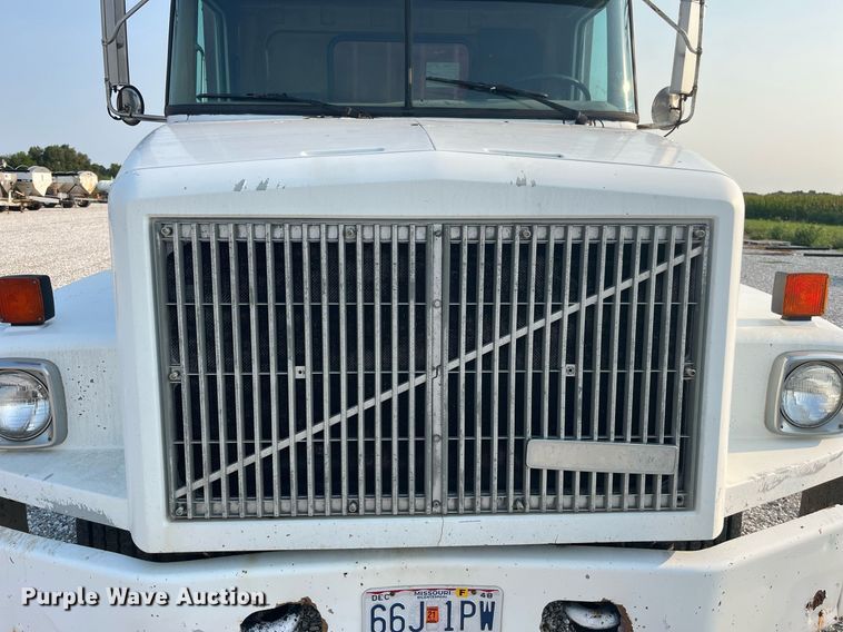 image for item MG9427 1992 White GMC WCM  grain truck