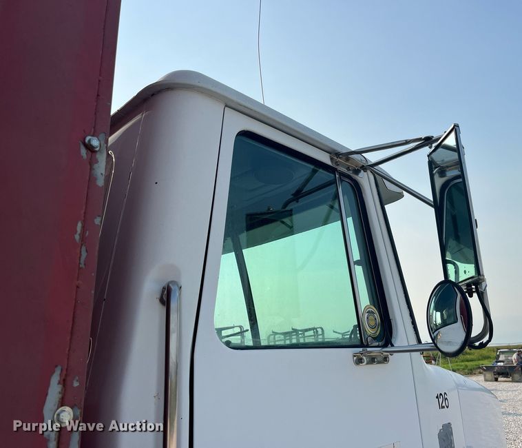 image for item MG9427 1992 White GMC WCM  grain truck