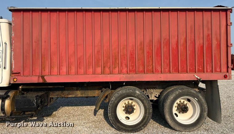 image for item MG9427 1992 White GMC WCM  grain truck