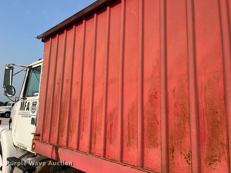 image for item MG9427 1992 White GMC WCM  grain truck