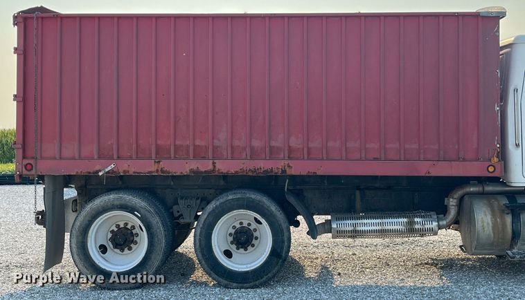 image for item MG9427 1992 White GMC WCM  grain truck