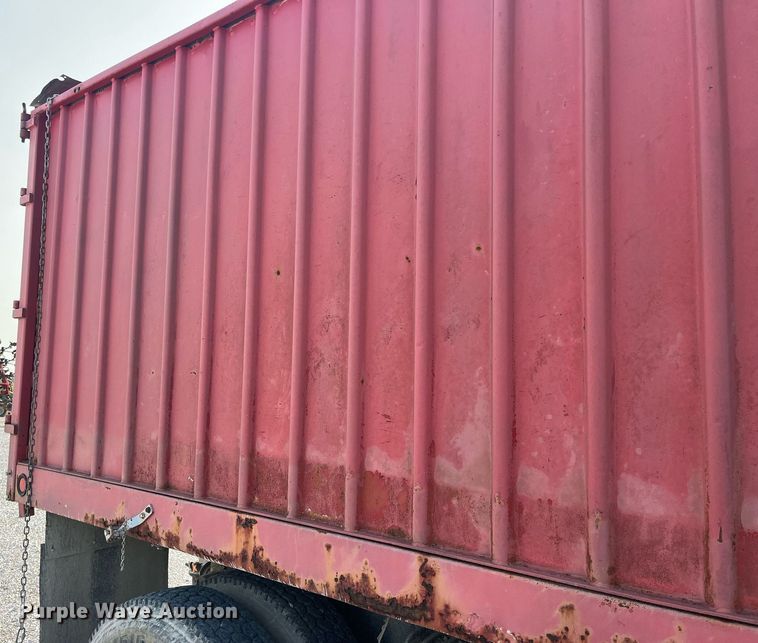 image for item MG9427 1992 White GMC WCM  grain truck