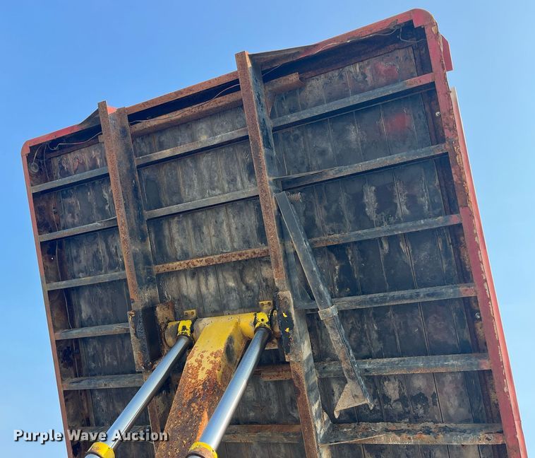 image for item MG9427 1992 White GMC WCM  grain truck