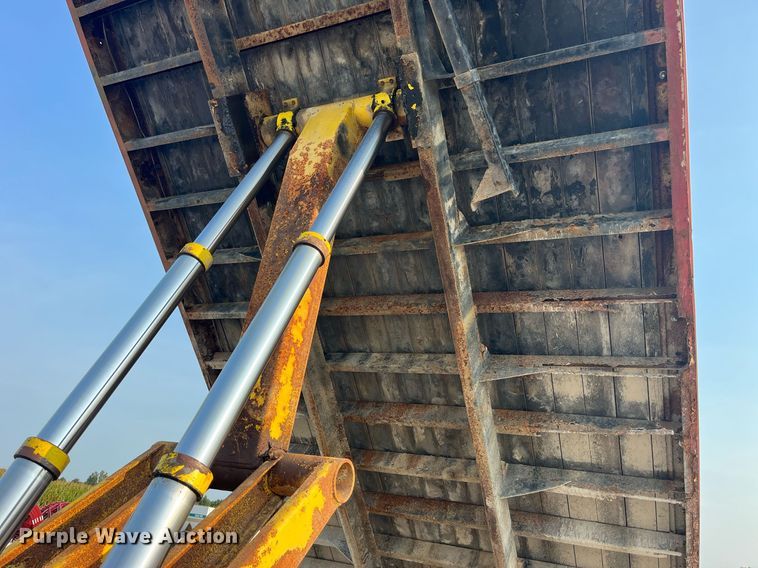 image for item MG9427 1992 White GMC WCM  grain truck