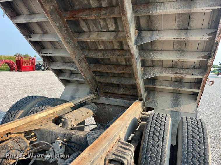 image for item MG9427 1992 White GMC WCM  grain truck