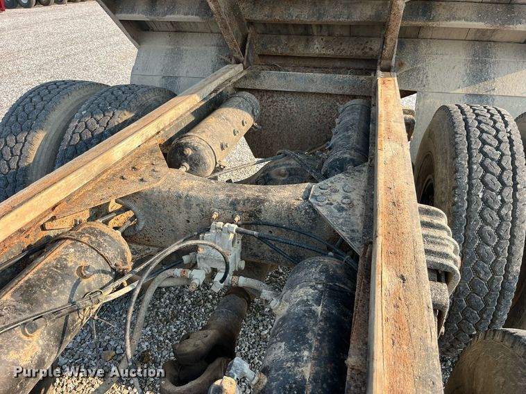 image for item MG9427 1992 White GMC WCM  grain truck