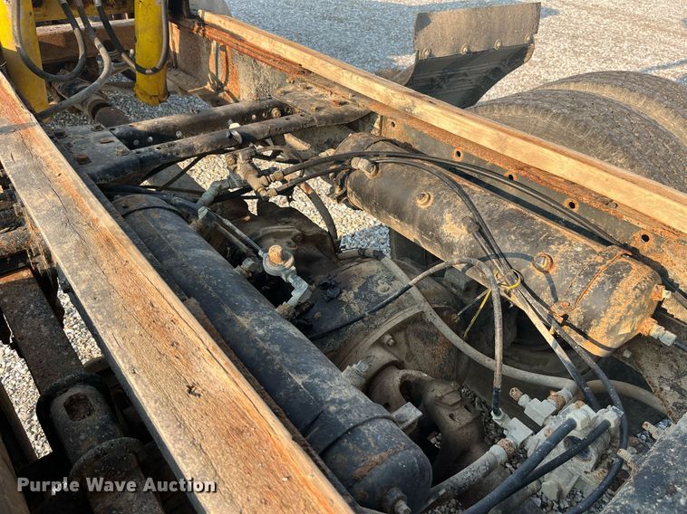 image for item MG9427 1992 White GMC WCM  grain truck