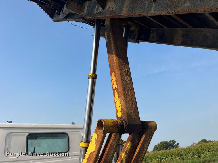 image for item MG9427 1992 White GMC WCM  grain truck