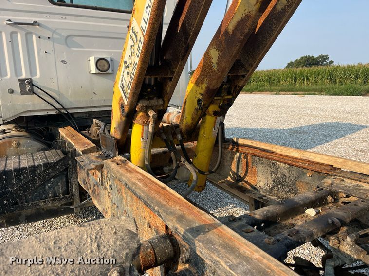 image for item MG9427 1992 White GMC WCM  grain truck