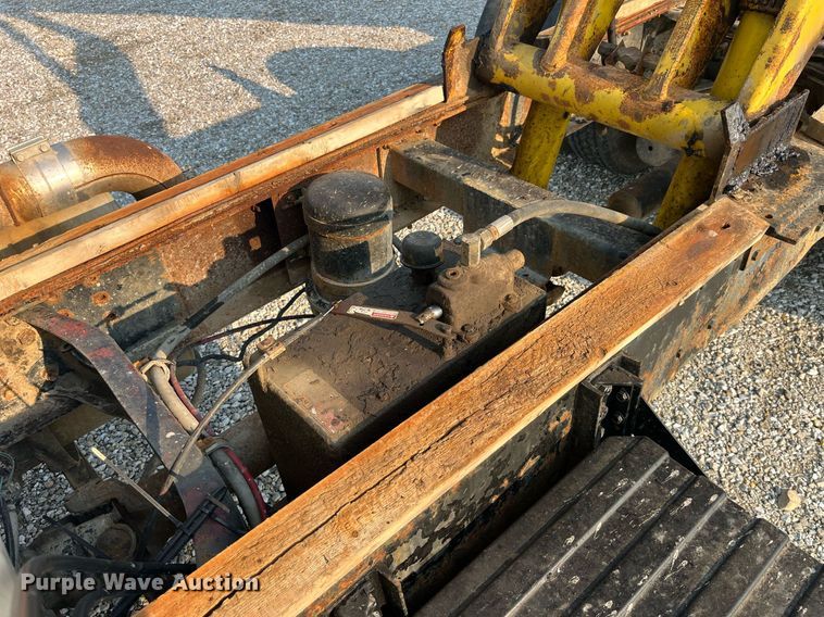 image for item MG9427 1992 White GMC WCM  grain truck