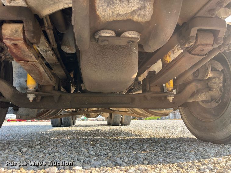 image for item MG9427 1992 White GMC WCM  grain truck