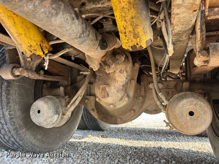 image for item MG9427 1992 White GMC WCM  grain truck