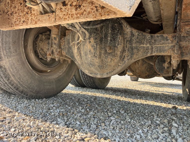 image for item MG9427 1992 White GMC WCM  grain truck