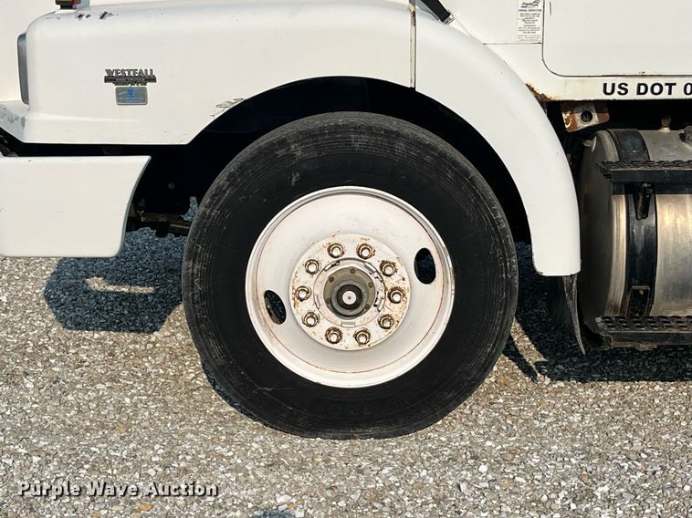 image for item MG9427 1992 White GMC WCM  grain truck