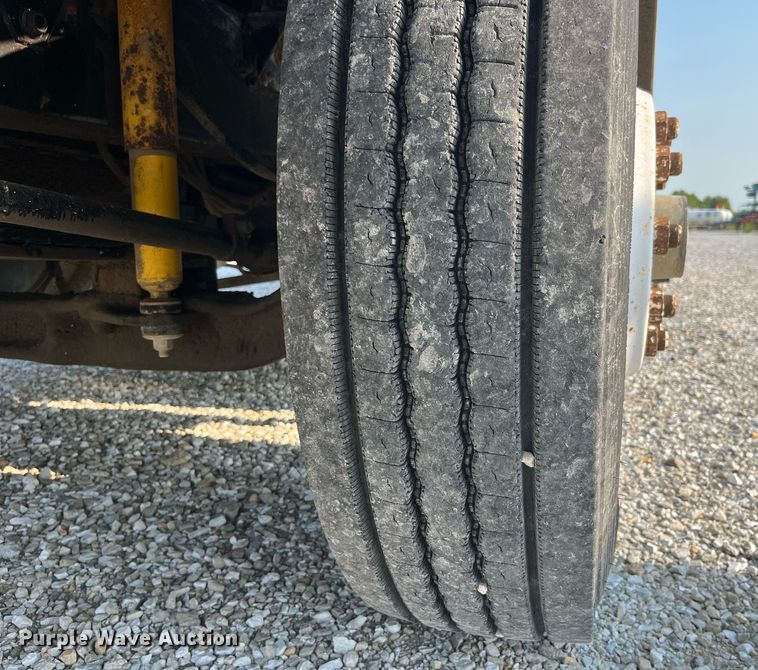 image for item MG9427 1992 White GMC WCM  grain truck