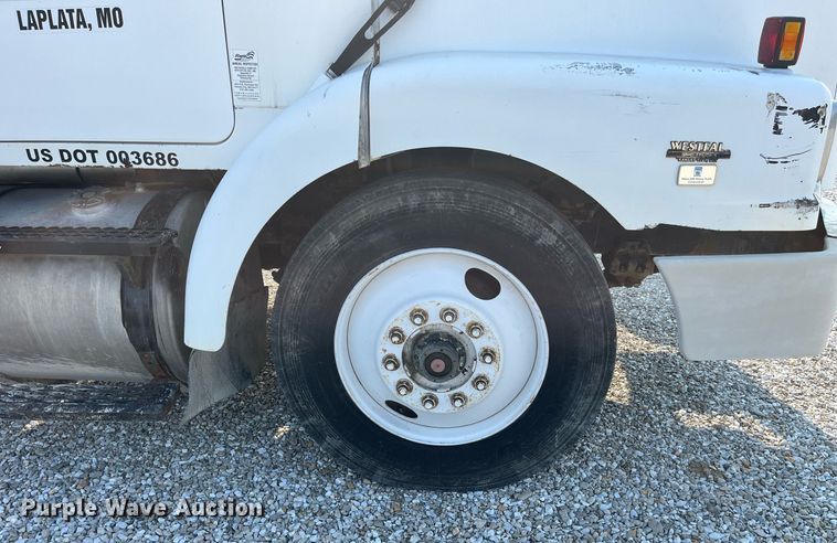 image for item MG9427 1992 White GMC WCM  grain truck