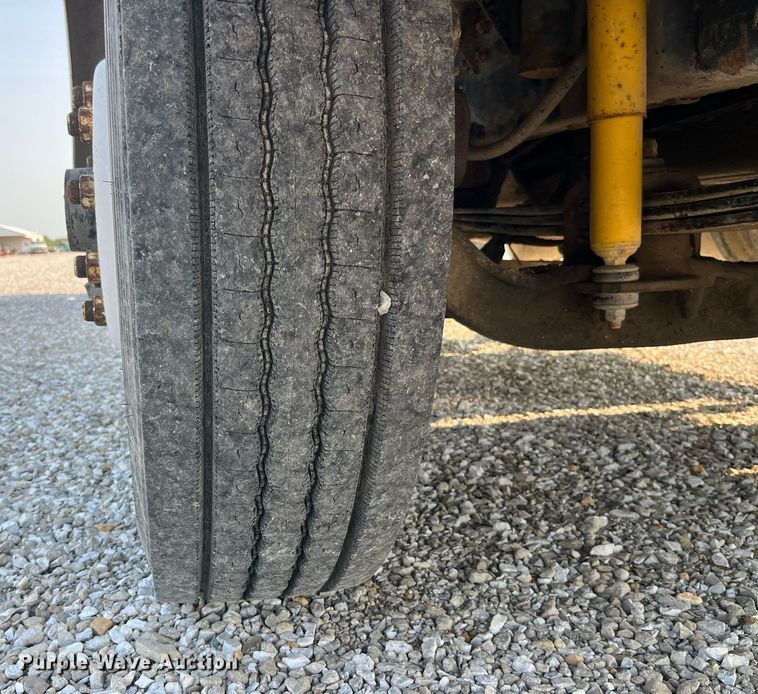 image for item MG9427 1992 White GMC WCM  grain truck