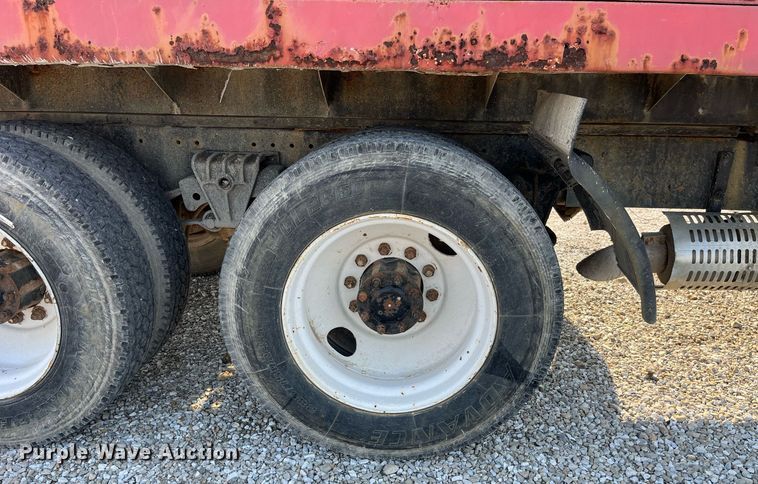 image for item MG9427 1992 White GMC WCM  grain truck