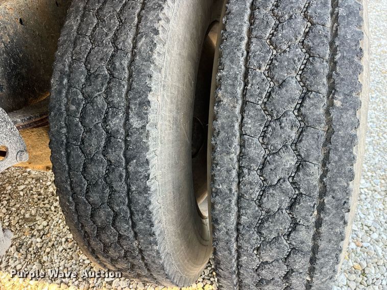 image for item MG9427 1992 White GMC WCM  grain truck