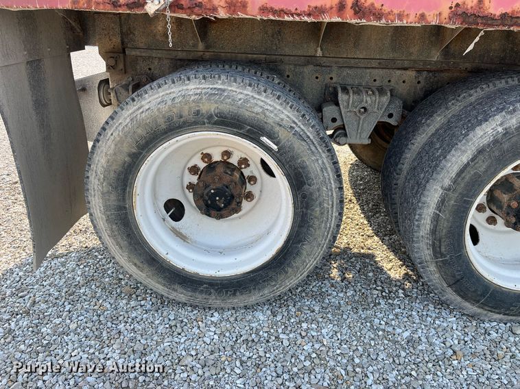 image for item MG9427 1992 White GMC WCM  grain truck