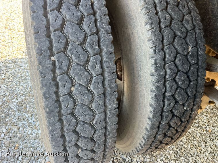 image for item MG9427 1992 White GMC WCM  grain truck