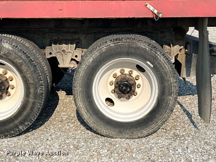 image for item MG9427 1992 White GMC WCM  grain truck