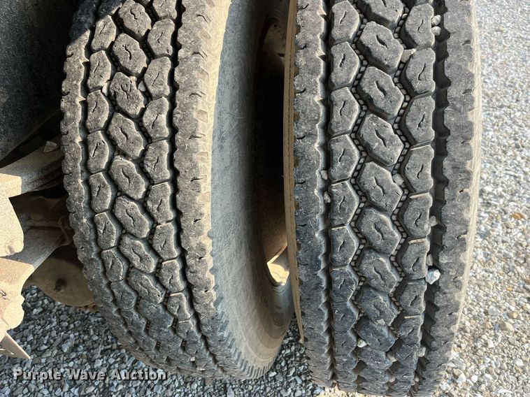 image for item MG9427 1992 White GMC WCM  grain truck