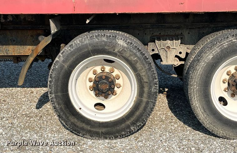 image for item MG9427 1992 White GMC WCM  grain truck